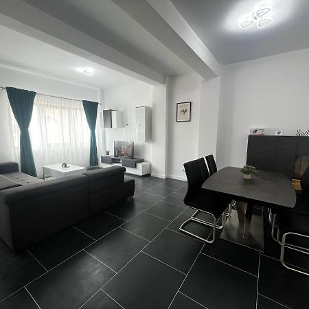 Marvellous Aparthotel With Master Apartments Szucsáva Kültér fotó