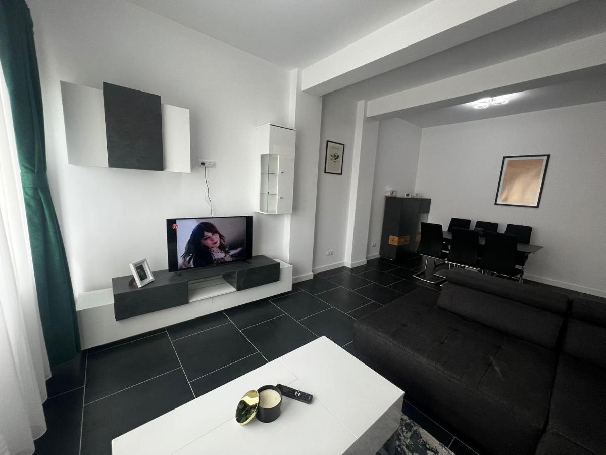 Marvellous Aparthotel With Master Apartments Szucsáva Kültér fotó